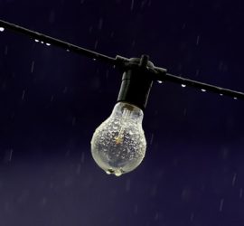 Por qué se apaga la electricidad cuando llueve
